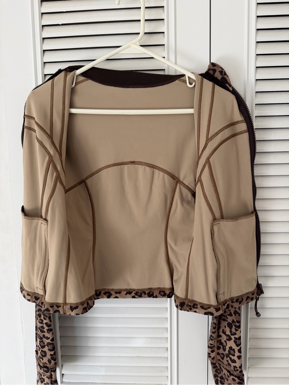 Lululemon Cropped Define - Leopard - Picture 6 of 6